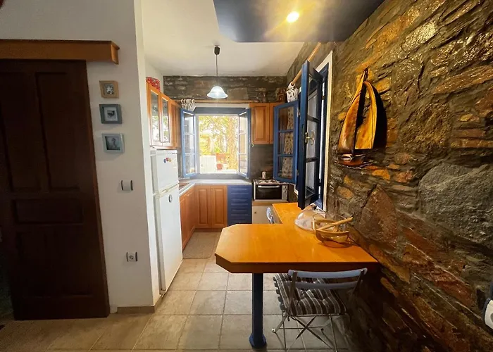 Дом отдыха Cycladic House Krios With A Pool And 2min From The Китнос